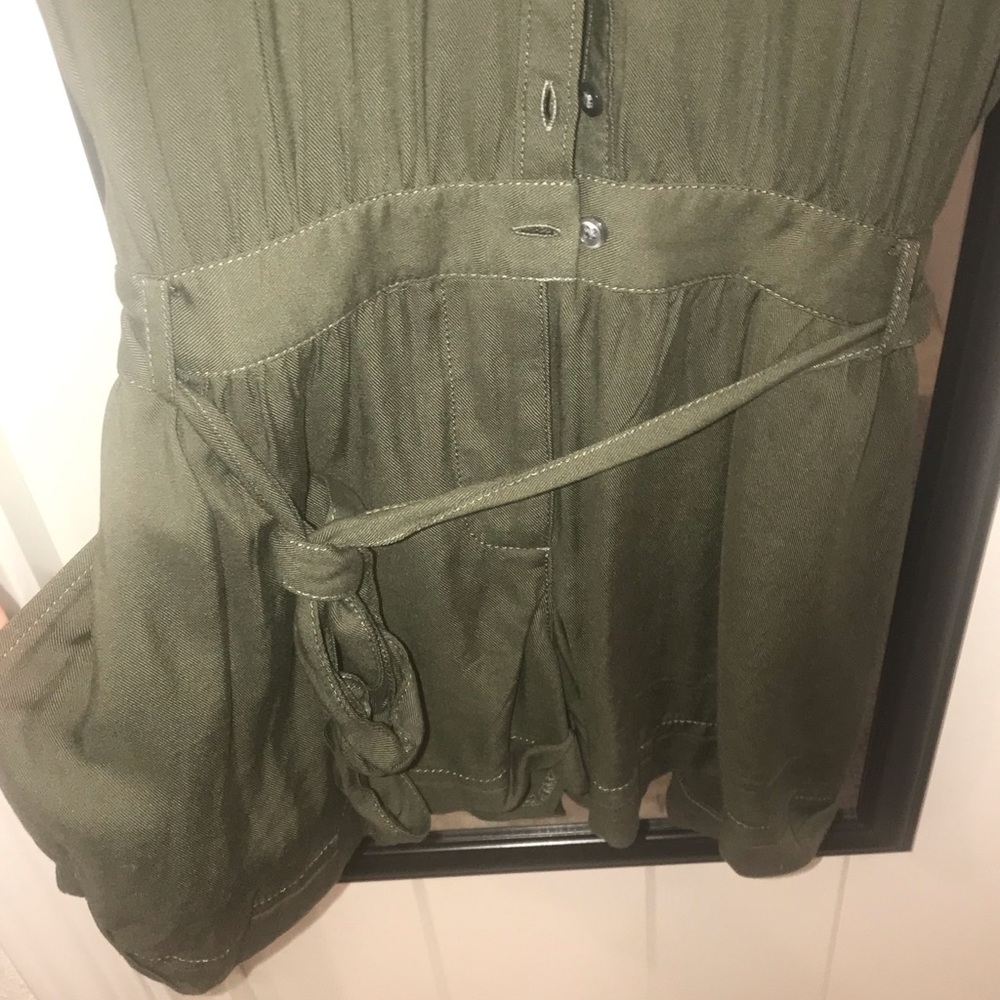 🆕 EXPRESS ROMPER - Picture 6 of 8